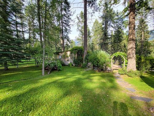 5041 Hewitt Road, Edgewater, BC - Outdoor