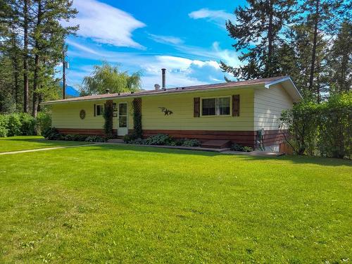 5041 Hewitt Road, Edgewater, BC - Outdoor