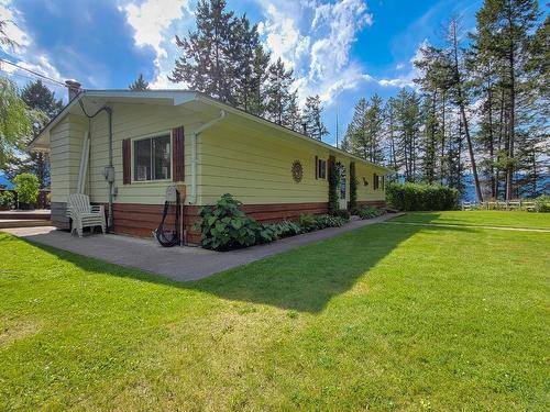 5041 Hewitt Road, Edgewater, BC - Outdoor