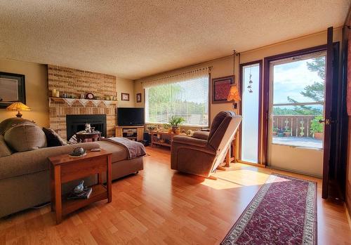 5041 Hewitt Road, Edgewater, BC - Indoor Photo Showing Living Room With Fireplace