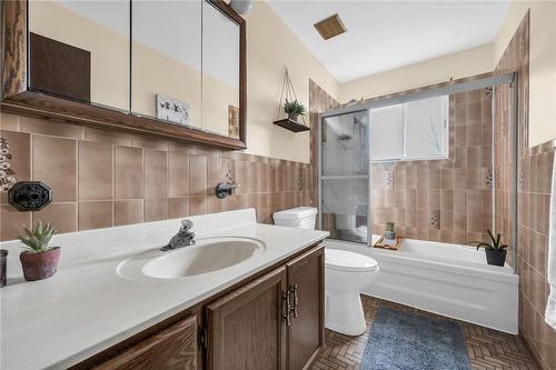 924 Concession 2 Walpole Road, Nanticoke, ON - Indoor Photo Showing Bathroom