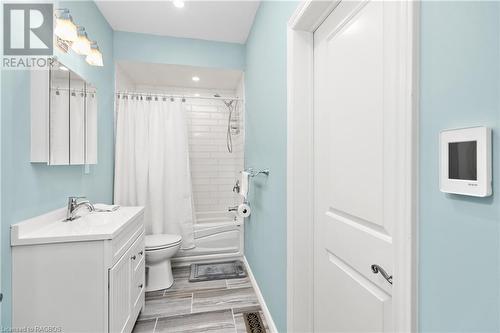 4Pc Bathroom - 31 Henwood Street, Stokes Bay, ON - Indoor Photo Showing Bathroom