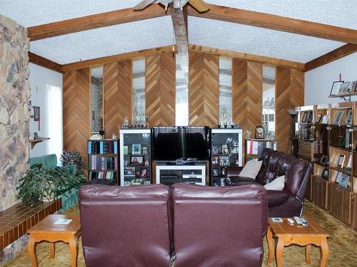 219 Second Street, Rainy River, ON - Indoor Photo Showing Living Room
