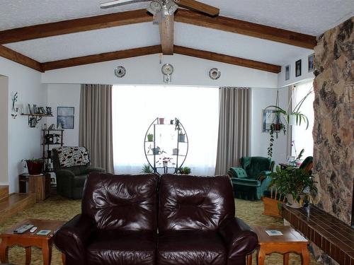 219 Second Street, Rainy River, ON - Indoor Photo Showing Living Room