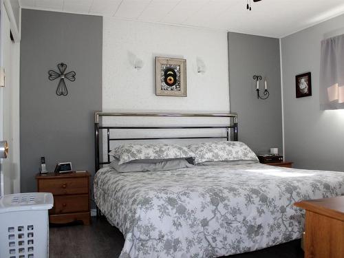 219 Second Street, Rainy River, ON - Indoor Photo Showing Bedroom