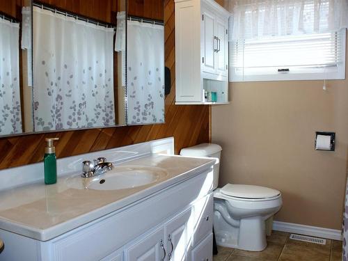 219 Second Street, Rainy River, ON - Indoor Photo Showing Bathroom