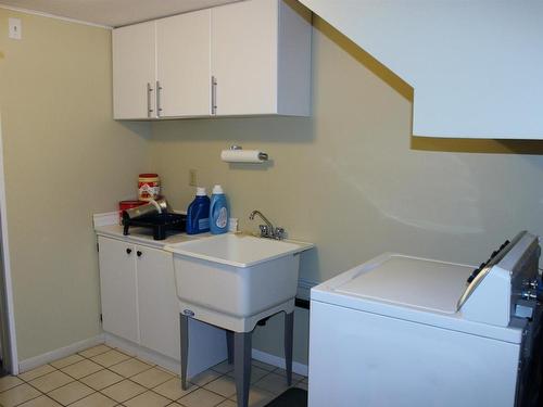 219 Second Street, Rainy River, ON - Indoor Photo Showing Laundry Room