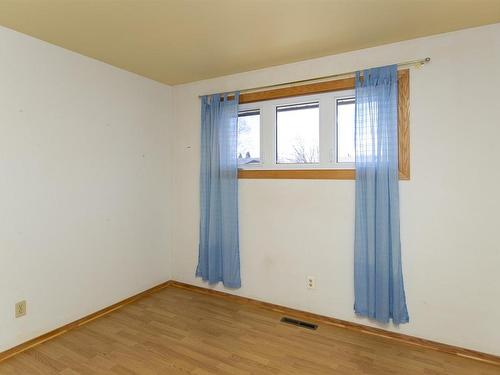 101 Black Bay Crescent, Thunder Bay, ON - Indoor Photo Showing Other Room