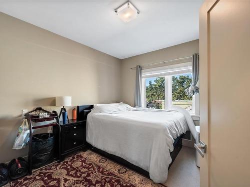 401-982 Mckenzie Ave, Saanich, BC - Indoor Photo Showing Bedroom