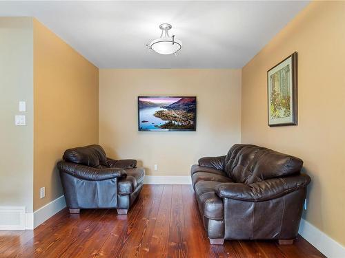 2710 Clover Close, Nanaimo, BC - Indoor Photo Showing Living Room