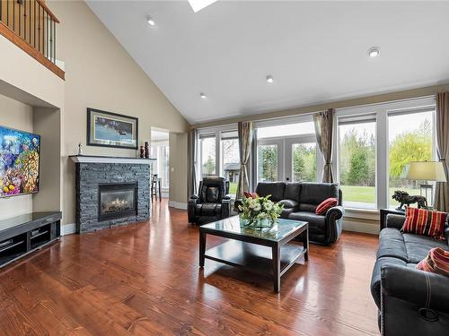 2710 Clover Close, Nanaimo, BC - Indoor Photo Showing Living Room With Fireplace