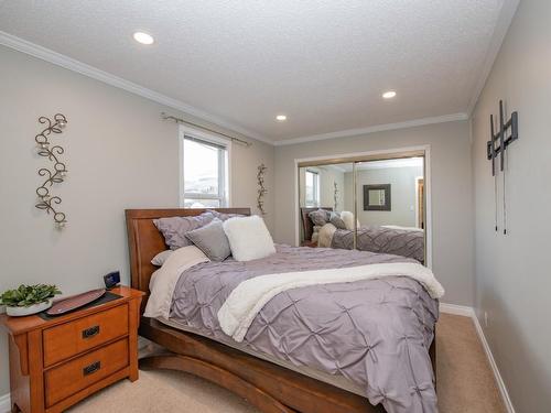 6060 Pleasant Valley Road, Vernon, BC - Indoor Photo Showing Bedroom