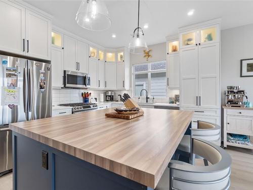 597 Nighthawk Avenue, Vernon, BC - Indoor Photo Showing Kitchen With Upgraded Kitchen