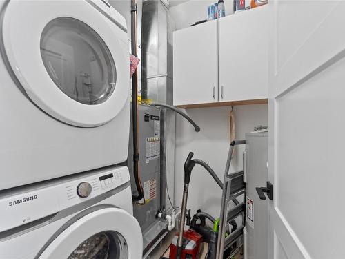 597 Nighthawk Avenue, Vernon, BC - Indoor Photo Showing Laundry Room