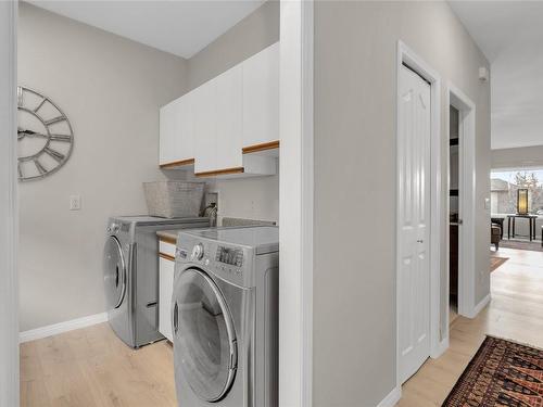 1634 Vineyard Drive, West Kelowna, BC - Indoor Photo Showing Laundry Room