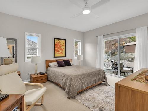 1634 Vineyard Drive, West Kelowna, BC - Indoor Photo Showing Bedroom