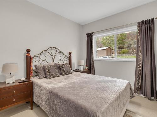 1634 Vineyard Drive, West Kelowna, BC - Indoor Photo Showing Bedroom