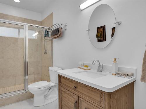 1634 Vineyard Drive, West Kelowna, BC - Indoor Photo Showing Bathroom