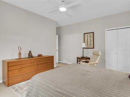 1634 Vineyard Drive, West Kelowna, BC - Indoor Photo Showing Bedroom