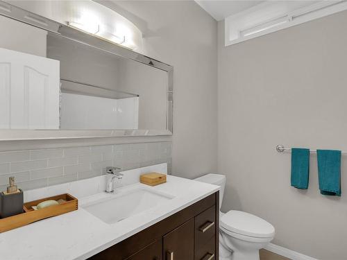 1634 Vineyard Drive, West Kelowna, BC - Indoor Photo Showing Bathroom