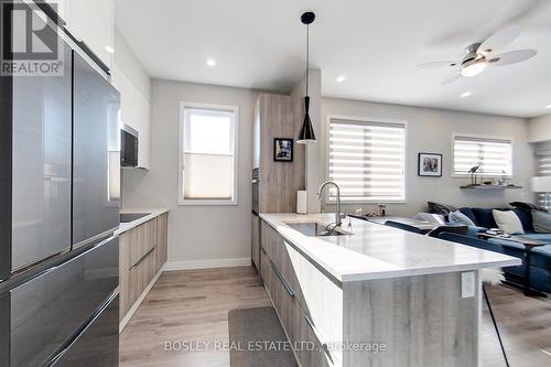 #102 -10 Beausoleil Lane, Blue Mountains, ON - Indoor Photo Showing Kitchen With Upgraded Kitchen
