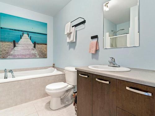 Salle de bains - 3-5865 Boul. Chevrier, Brossard, QC - Indoor Photo Showing Bathroom