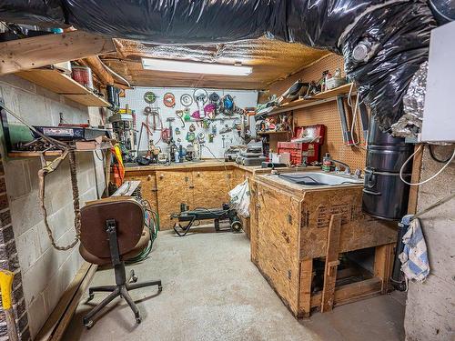 Atelier - 63 Boul. Coakley, Val-Des-Sources, QC - Indoor Photo Showing Basement