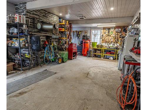 Garage - 63 Boul. Coakley, Val-Des-Sources, QC - Indoor Photo Showing Garage
