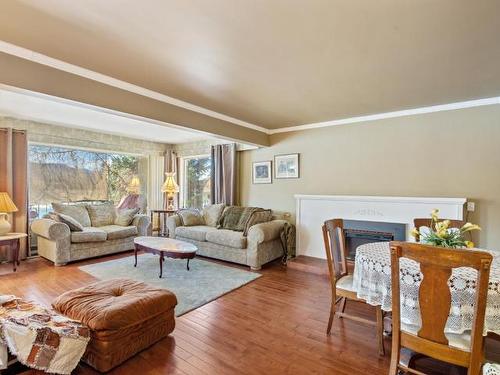 3958 River Vista Drive, Kamloops, BC - Indoor Photo Showing Living Room