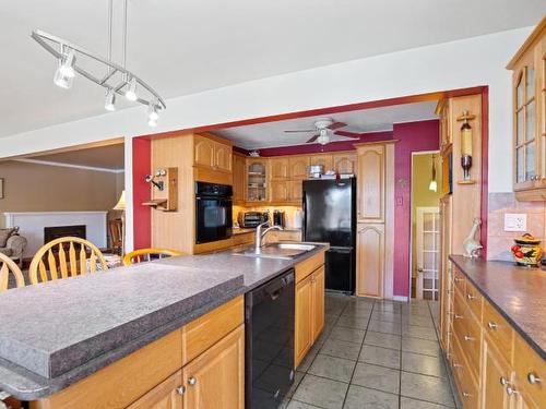 3958 River Vista Drive, Kamloops, BC - Indoor Photo Showing Kitchen