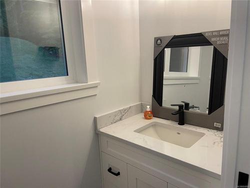 8910 Faber Rd, Port Alberni, BC - Indoor Photo Showing Bathroom