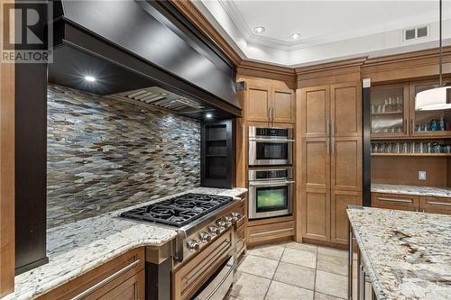 5800 Queenscourt Crescent, Ottawa, ON - Indoor Photo Showing Kitchen With Upgraded Kitchen