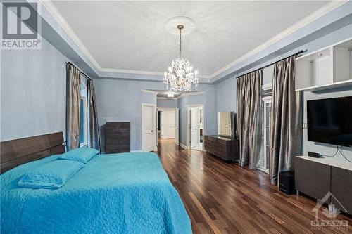 5800 Queenscourt Crescent, Ottawa, ON - Indoor Photo Showing Bedroom