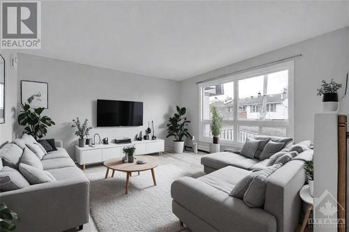 2640 Draper Avenue Unit#8, Ottawa, ON - Indoor Photo Showing Living Room
