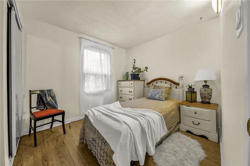 19 Railway Street, Hamilton, ON - Indoor Photo Showing Bedroom