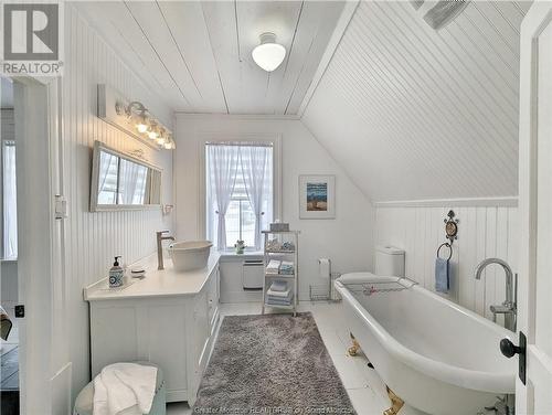 142 Bd St Pierre E, Caraquet, NB - Indoor Photo Showing Bathroom