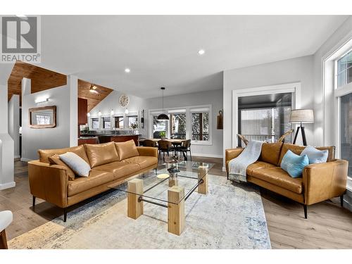 7756 Columbia Drive, Anglemont, BC - Indoor Photo Showing Living Room