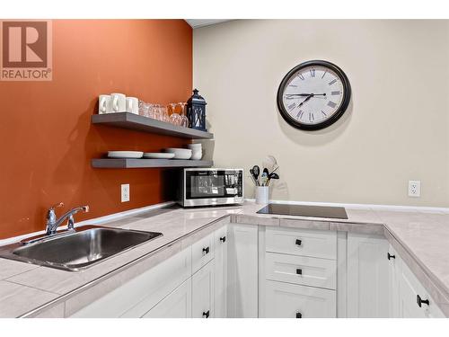 7756 Columbia Drive, Anglemont, BC - Indoor Photo Showing Kitchen