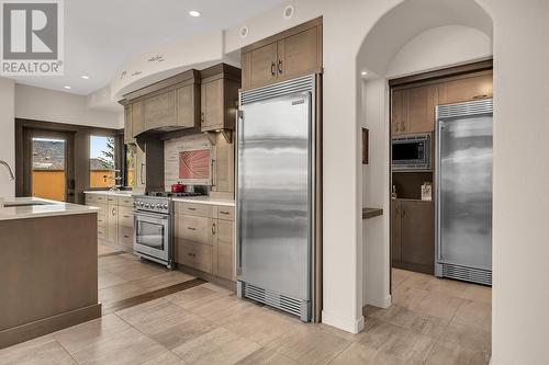 127 Skyland Drive, Kelowna, BC - Indoor Photo Showing Kitchen With Stainless Steel Kitchen