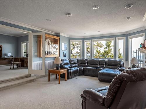 3490 Redden Rd, Nanoose Bay, BC - Indoor Photo Showing Living Room