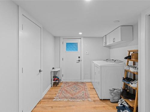 2526 Scott St, Victoria, BC - Indoor Photo Showing Laundry Room