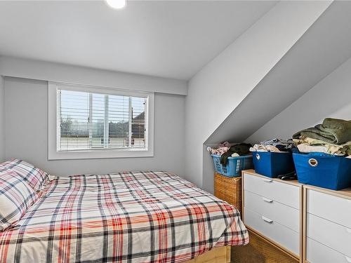 2526 Scott St, Victoria, BC - Indoor Photo Showing Bedroom