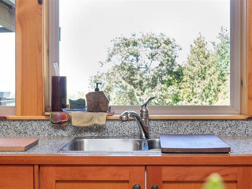 1860 Ashling Rd, Qualicum Beach, BC - Indoor Photo Showing Kitchen With Double Sink