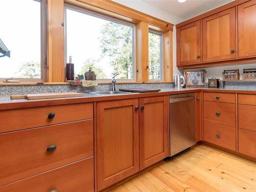 1860 Ashling Rd, Qualicum Beach, BC - Indoor Photo Showing Kitchen With Double Sink