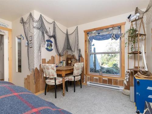 1860 Ashling Rd, Qualicum Beach, BC - Indoor Photo Showing Bedroom