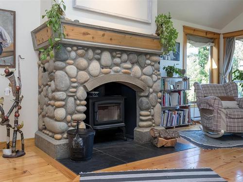 1860 Ashling Rd, Qualicum Beach, BC - Indoor Photo Showing Living Room With Fireplace