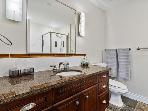 209-1335 Bear Mountain Pkwy, Langford, BC - Indoor Photo Showing Bathroom