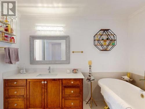 2108 Mahood Road, Powell River, BC - Indoor Photo Showing Bathroom