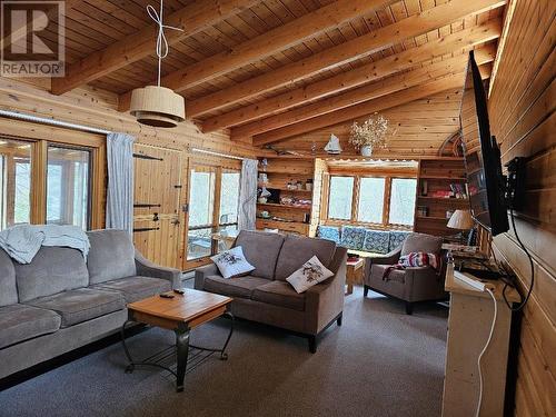 886 Camerons Rd, Mccarrel Lake, ON - Indoor Photo Showing Living Room