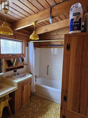 886 Camerons Rd, Mccarrel Lake, ON - Indoor Photo Showing Bathroom